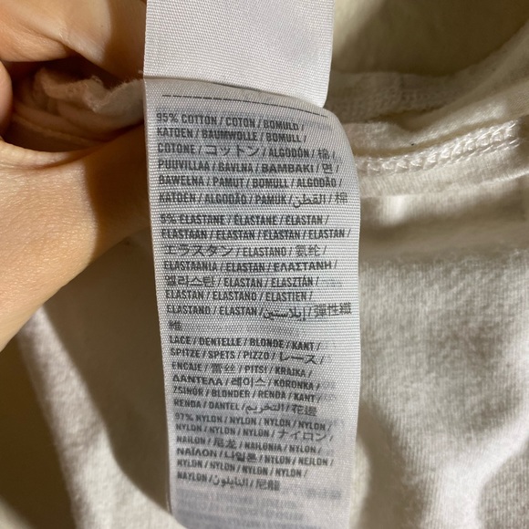 Hollister White/ cream Crop Top with lace detail in the front - Picture 5 of 5